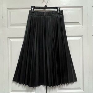 New Black Pleated Faux Leather Skirt Women’s Size Medium